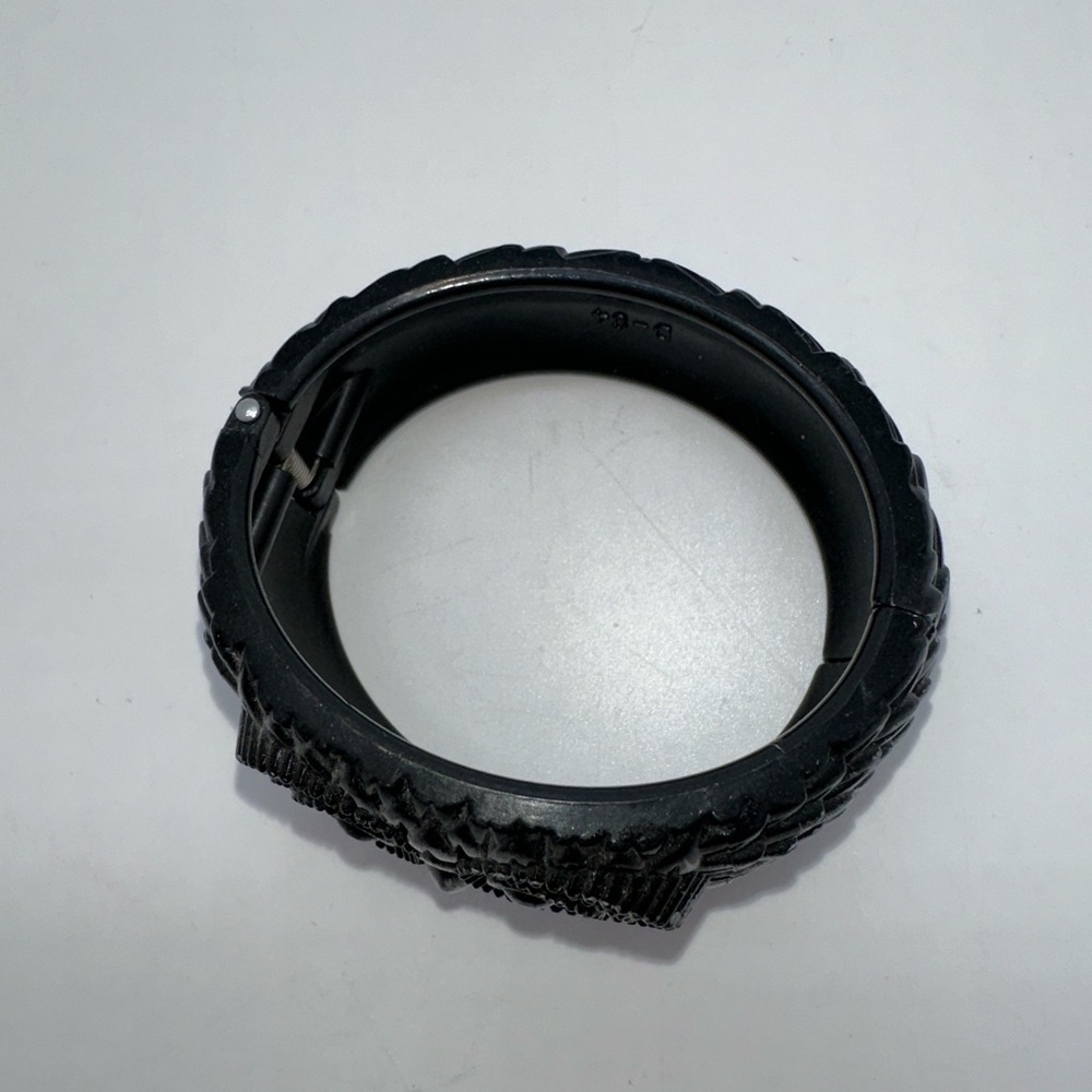 Plastic silver and black colors owl hinge bangle bracelet - Picture 5 of 7
